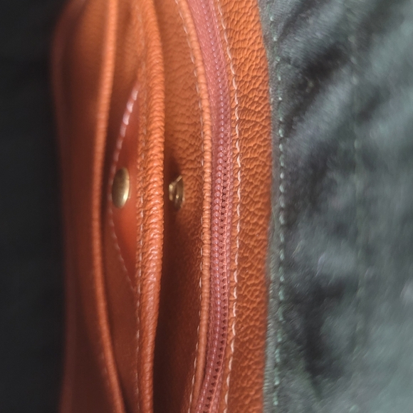 Vintage Dooney & Bourke - classic! - Picture 3 of 11